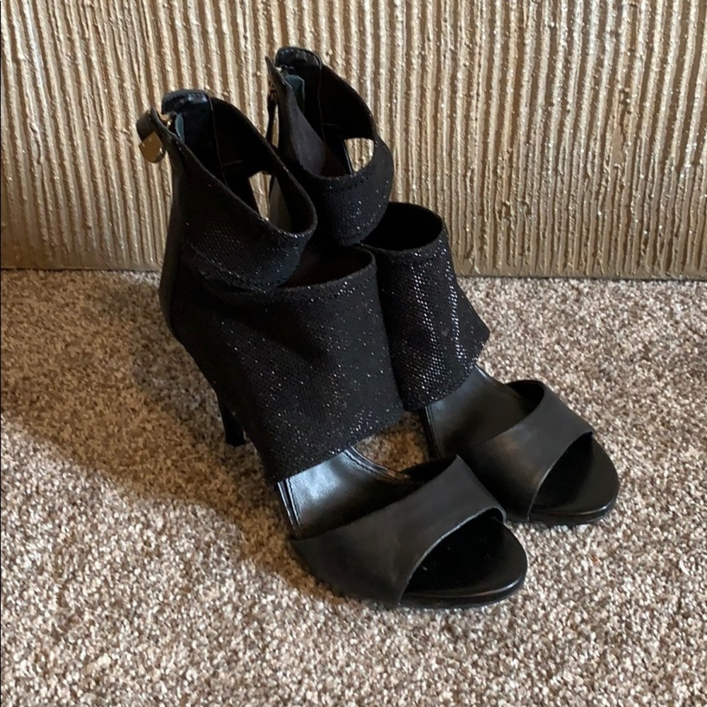 Black Shimmer Peep Toe Guess Heel Size 9!